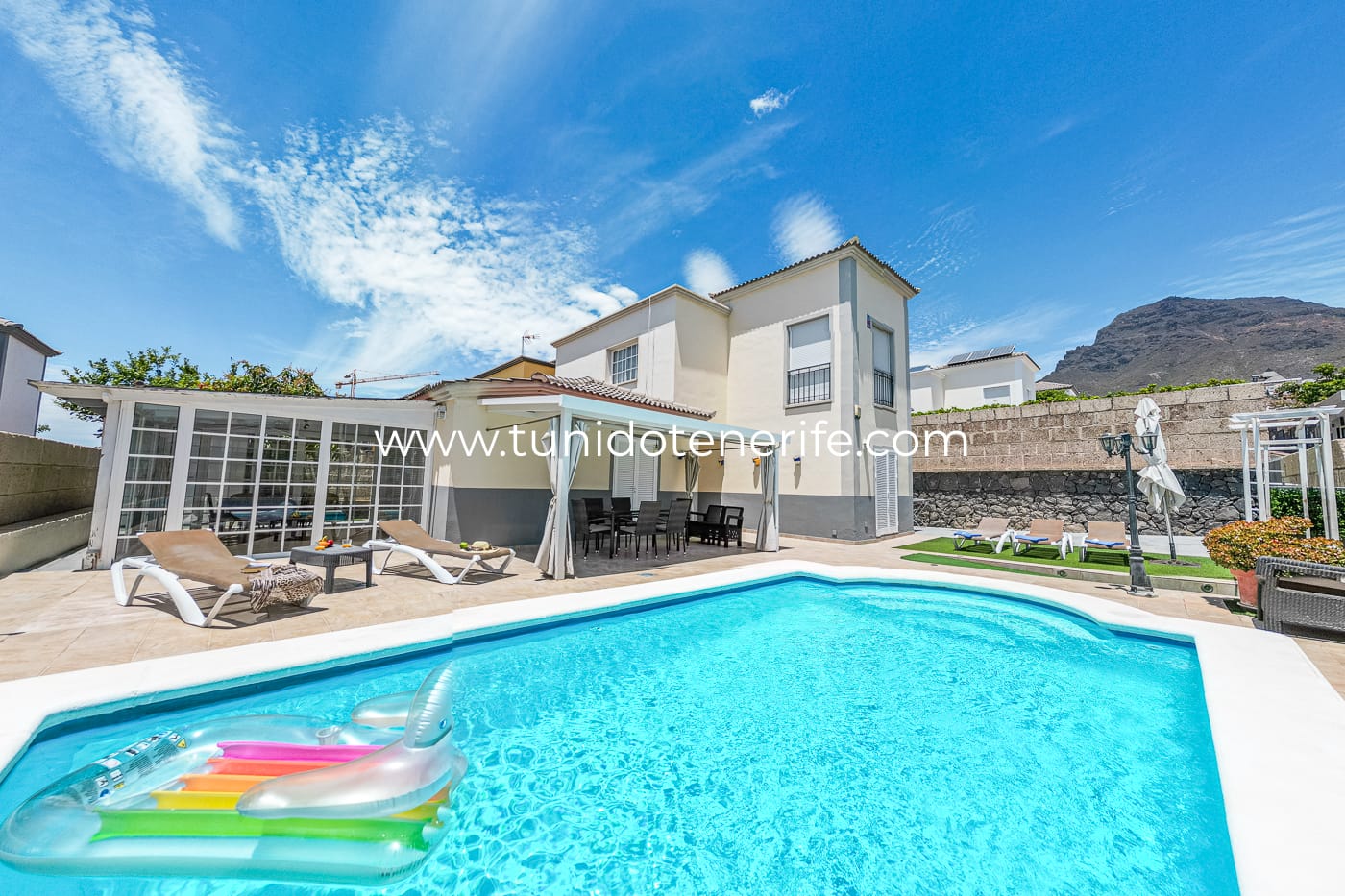 Villa con Piscina Privada en Alquiler en Costa Adeje, Tenerife Sur, Tu Nido Tenerife