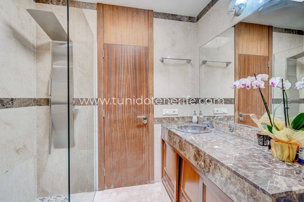 Villa for Sale in Tenerife South, Madroñal de Fañabe