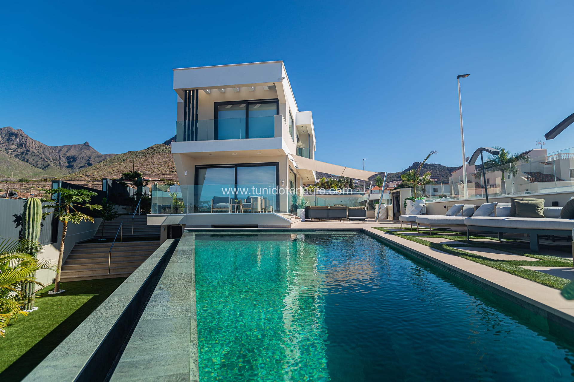 Villa for Sale in Tenerife South, Madroñal de Fañabe