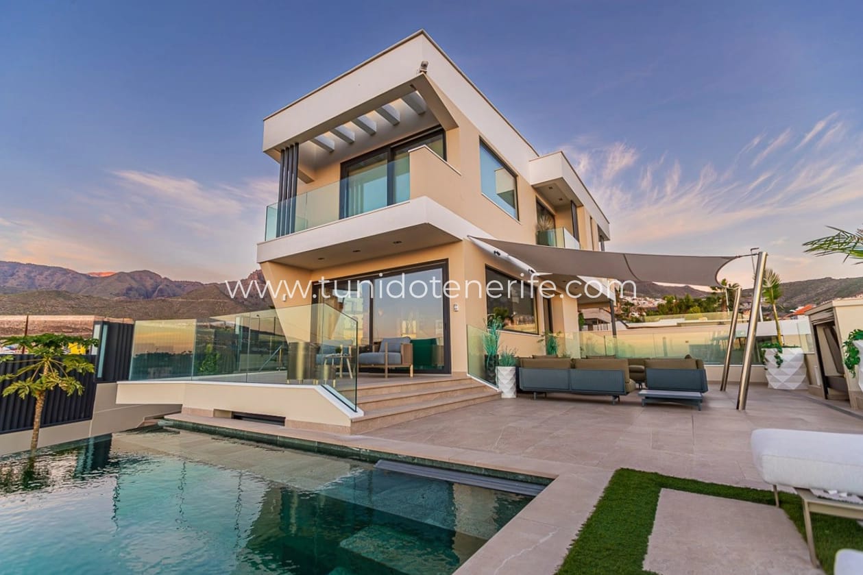 Villa for Sale in Tenerife South, Madroñal de Fañabe